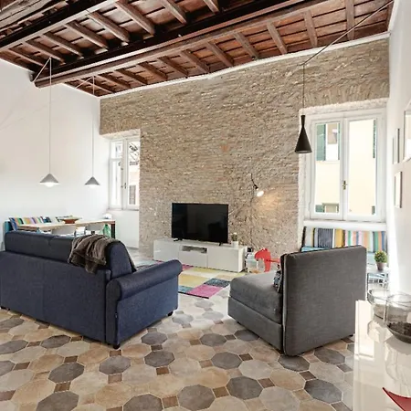 Sleek Flat 4 Guests 450mt From The Colosseum Lägenhet
