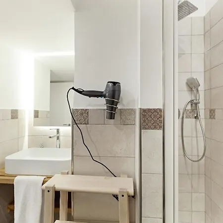 Sleek Flat 4 Guests 450mt From The Colosseum Rom
